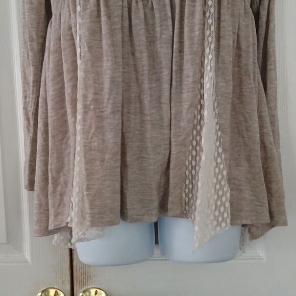 Altar'd State oatmeal color long sleeve pleated blouse Sz M EUC - Picture 2 of 7